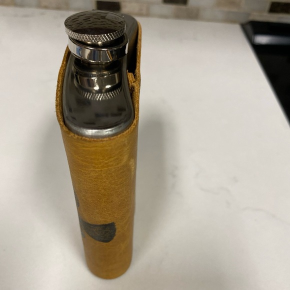 Top Shelf Stainless Steel Leather Covered Flasks 6 oz. - Picture 14 of 15